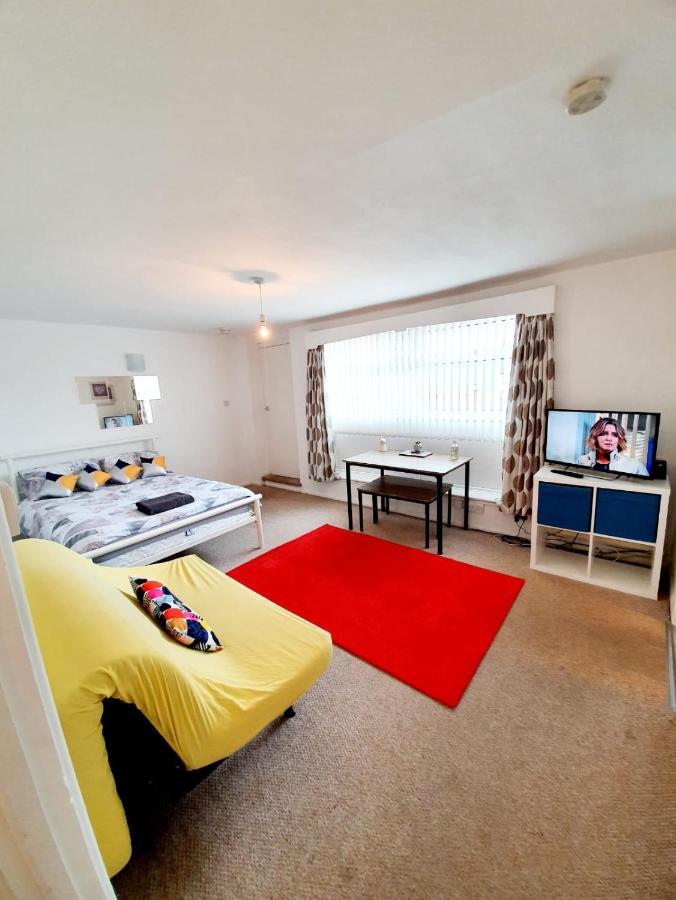 Rayleigh Town Centre 2 Bedroom Apartment Exterior photo